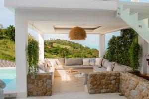 Luxury 5 bedroom oceanview villa in Bophut with Staff