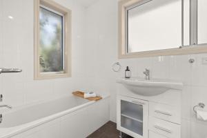 White Sands Deck House by Experience Jervis Bay