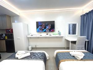 Shore Residences MOA Dynastel Staycation