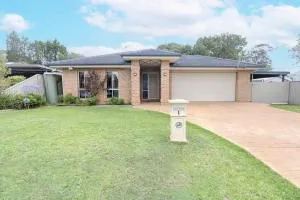 Central Coast Guest House - Lakeside