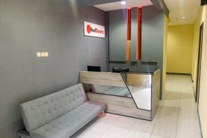 RedDoorz @ Balaraja Centre Plaza