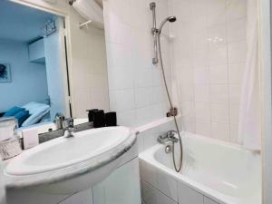 Iconic location only 500 meters to The Louvre