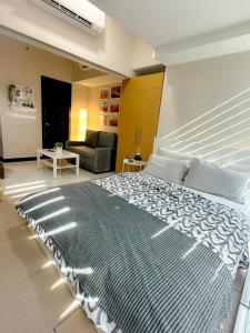 1BR BGC Uptown Modern Condo Netflix 200Mb Wifi