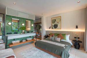 Villa Coco Bay - Iconic 8BR Tropical Villa Next to the Beach