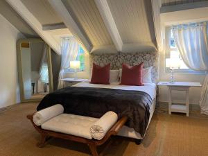 Cafe Felix & Old Oak Manor