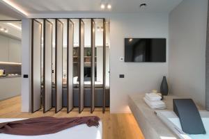 Aera Luxury Suites - 301 302