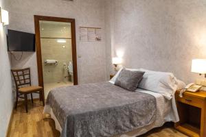 Budget Double Room room in Hotel Granada Centro
