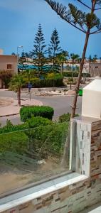 شاليه 4 غرف نوم مكيف بالكامل مارينا الساحل الشمالي العلمين تاني صف على البحيرة الرملية