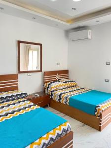 شاليه 4 غرف نوم مكيف بالكامل مارينا الساحل الشمالي العلمين تاني صف على البحيرة الرملية