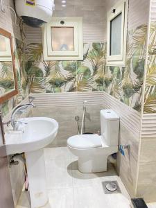 شاليه 4 غرف نوم مكيف بالكامل مارينا الساحل الشمالي العلمين تاني صف على البحيرة الرملية