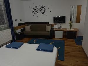Triple Room with Garden View room in Pension Verde