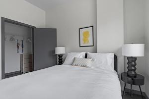 Kirkland 1br w wd nr groceries shopping SEA-685