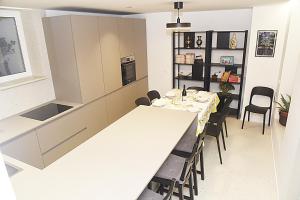 GuestHost - Borgo Santa Lucia Apartment with Private Parking & Garden