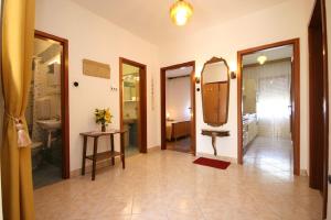 Nur 450 Meter zum Feinkieselstrand