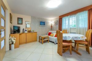 Nur 400 Meter zum Strand mit WiFi, Parkplatz, Garten