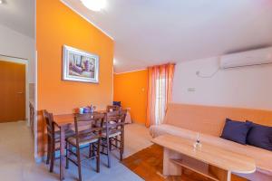 Nur 350 Meter zum Kieselstrand