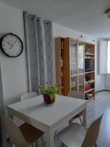 Appartements T2bis, HYPER CENTRE FACE LES THERMES : photos des chambres