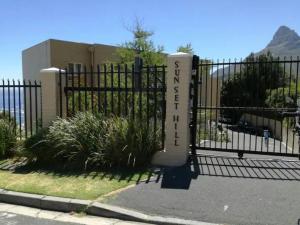 Camps Bay Studio with private patio