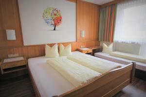 Classic Triple Room room in Kinderhotel Sailer