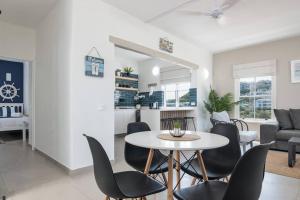 32 Thira - Santorini Beach flat