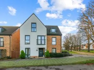 Modern Detached 5 Bedroom House - Yiewsley