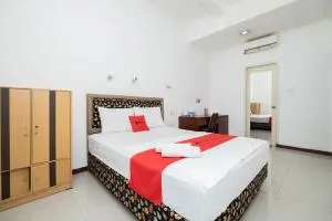 RedDoorz near Bukit Darmo Golf - Pradahkalikendal