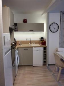 Appartements T2bis, HYPER CENTRE FACE LES THERMES : photos des chambres