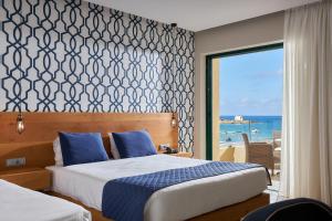 Superior Family Room room in Sirens Beach & Village