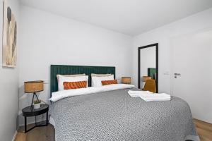 New Apt Near Smáralind Mall With Private Parking