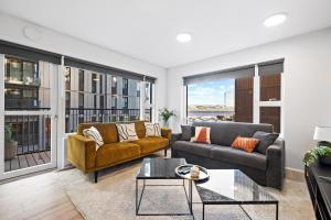 New Apt Near Smáralind Mall With Private Parking