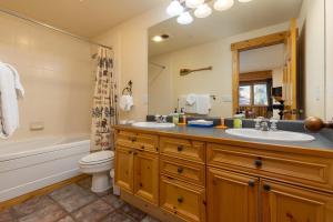 2656 Tenderfoot Lodge condo