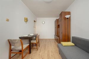 10th Floor Apartment with a Nice City View in Wrocław by Noclegi Renters