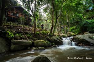 บ้านเคียงธาร โฮมสเตย์ แม่แมะ Cascade Lodge