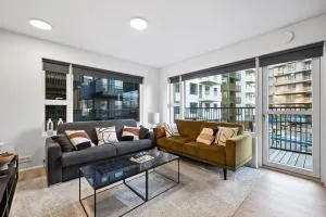 Unwind in Luxury Steps From Smáralind Mall - Garðabær