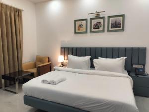 The Hoften Elite 32 Avenue, Sector 15, Gurugram