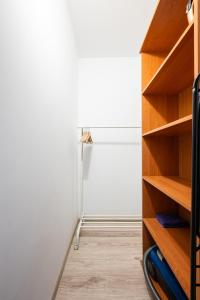 9th Floor City View Apartment by BookingHost