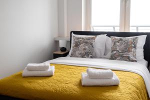 9th Floor City View Apartment by BookingHost