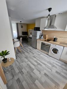 Appartements entiers proche Aéroport - ZAC Chesnes - CNPE du Bugey Check-In 24h7J