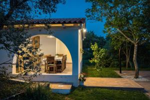 Villa Laura in Medulin for 8 persons only 1.5 km from the beach