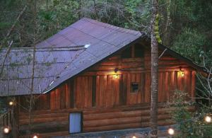 บ้านเคียงธาร โฮมสเตย์ แม่แมะ Cascade Lodge