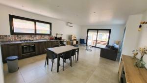 Villa Bruna, 8 pers, piscine, 15 minutes plage en voiture