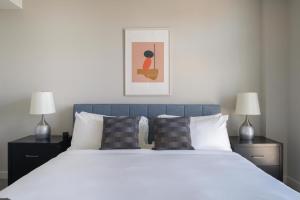 Fairfax 2br w pool elevator nr bus stops WDC-776