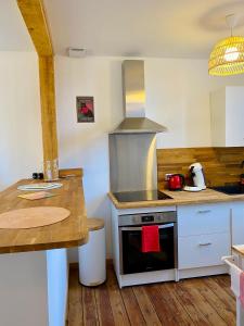 Mignon et cosy à côté de la mer