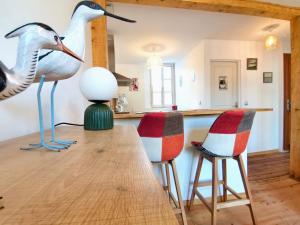 Mignon et cosy à côté de la mer