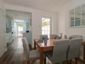 Quay Cottage - Sea View