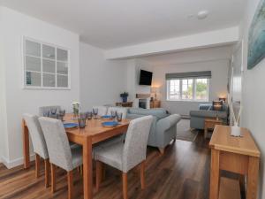 Quay Cottage - Sea View