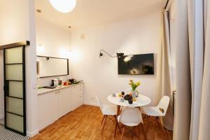 Charming apartment next to the Old Town!