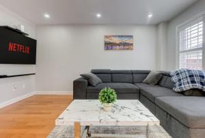 4-BR Family Haven - Near Wonderland and Vaughan Mills
