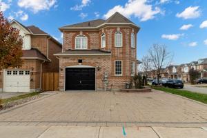 4-BR Family Haven - Near Wonderland and Vaughan Mills