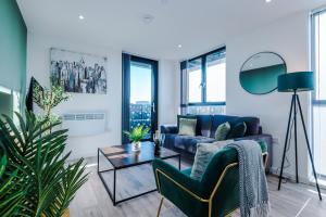 NEW! Stunning 2-bed apartment in Liverpool by 53 Degrees Property - Amazing location, Ideal for Small Groups - Sleeps 4!